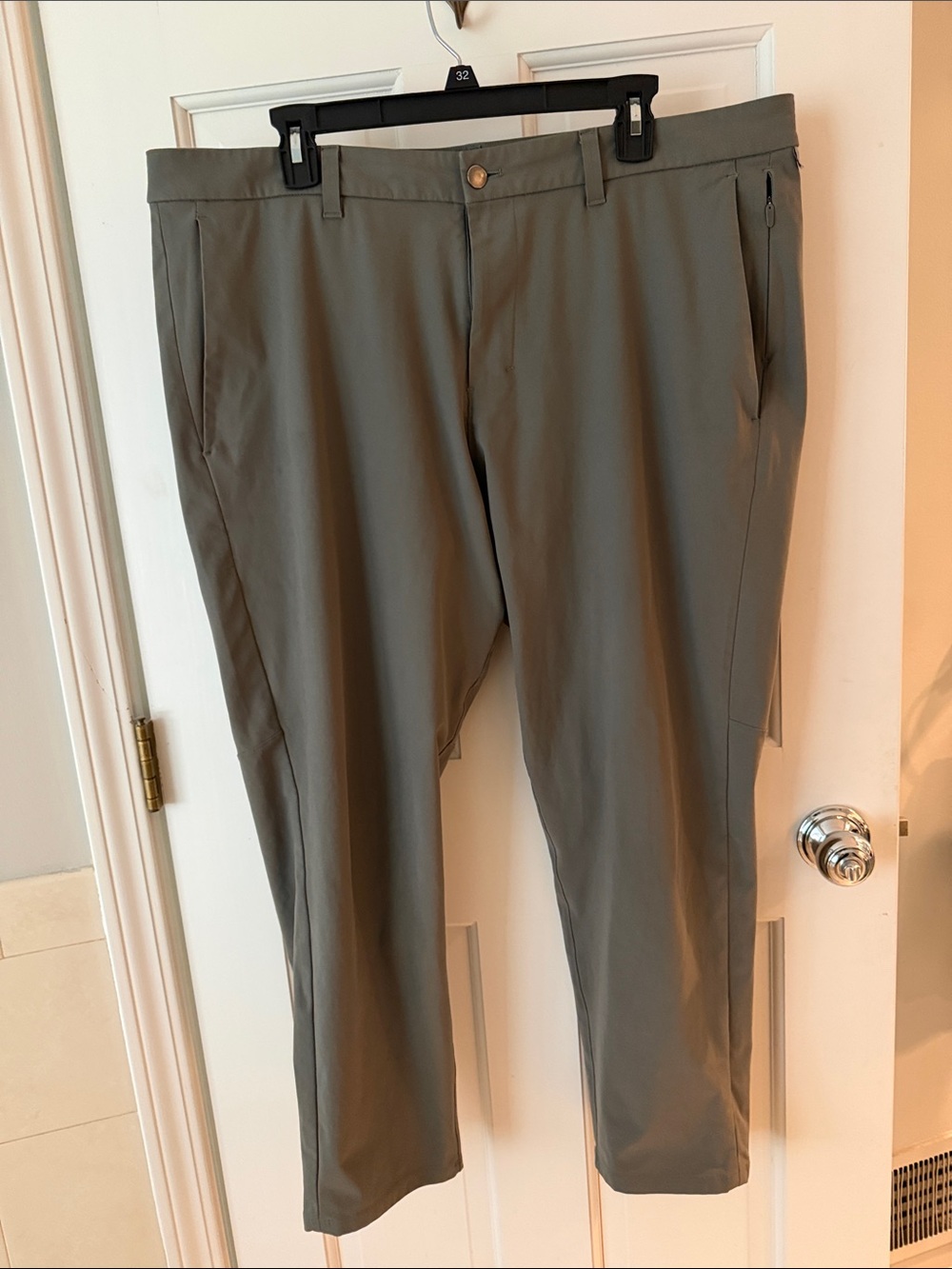 lululemon athletica Men's Chinos in Olive